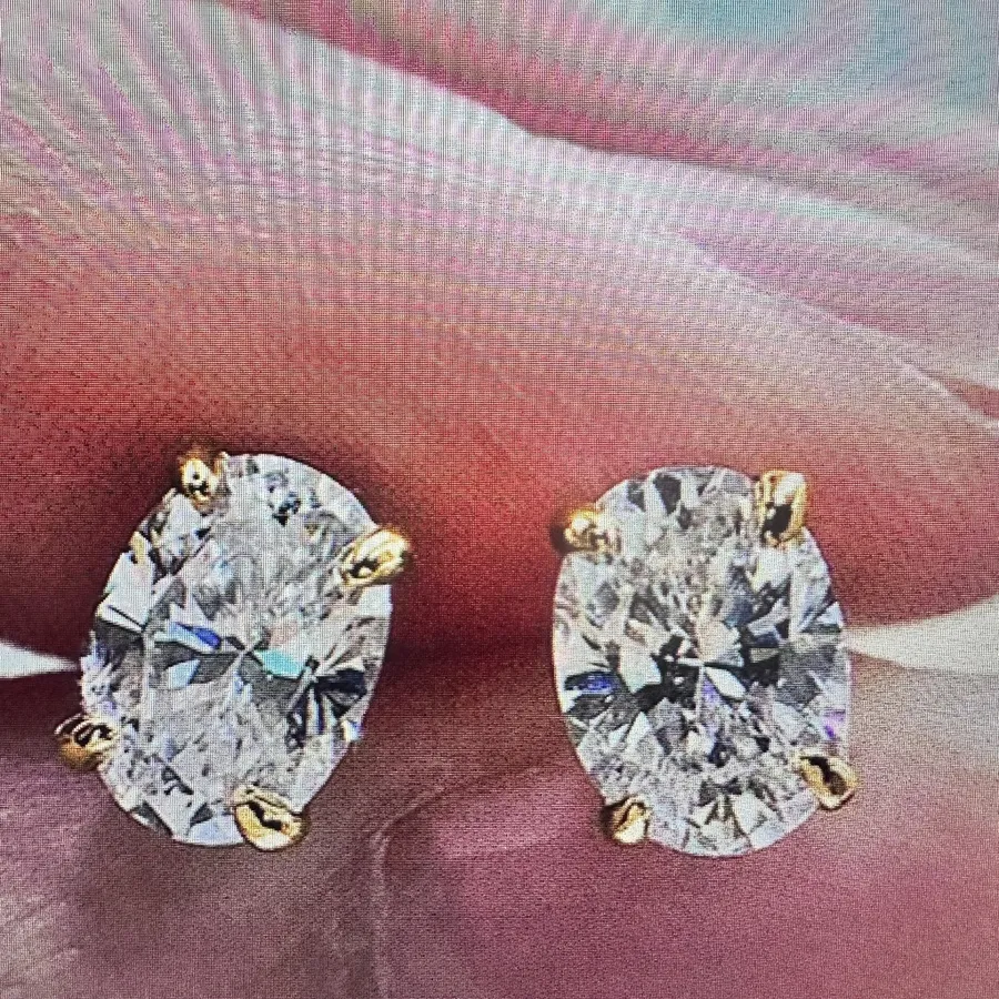 Costume Diamond Studs Gold Brackets W|Velvet Jewelry Box Silver
