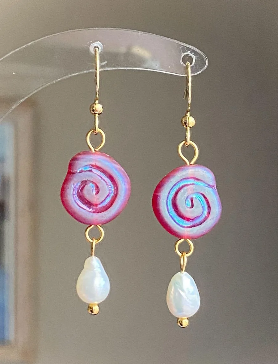 Handmade boho grunge fairy whimsical funky style quality Czech glass swirl pearl dangle earrings🌀⭐️