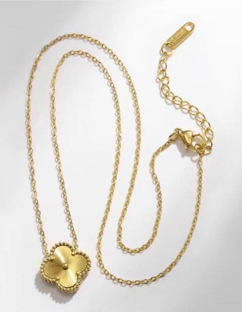 Floral Charm 18K Gold