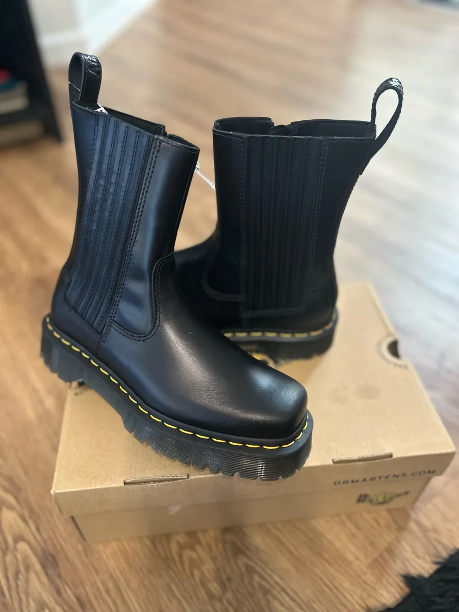 DR MARTENS Amayaah lo black leather zippered boots booties shoes women’s 7 new