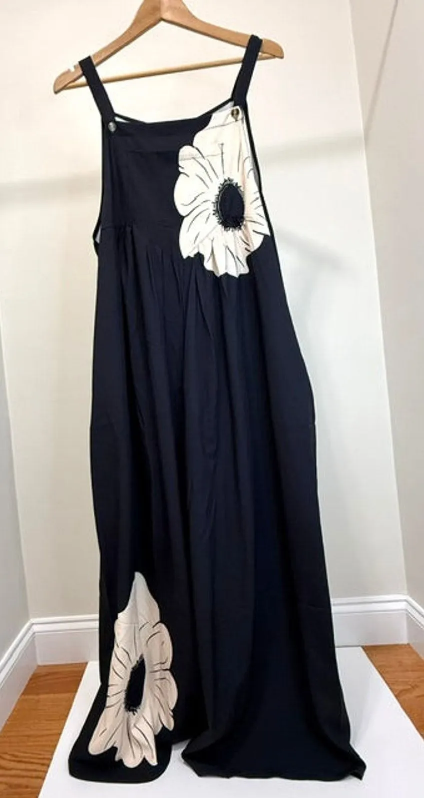 Oversized Minimalist Floral Overalls – Black with Cream Flowers SzXL (NWT) Size XL