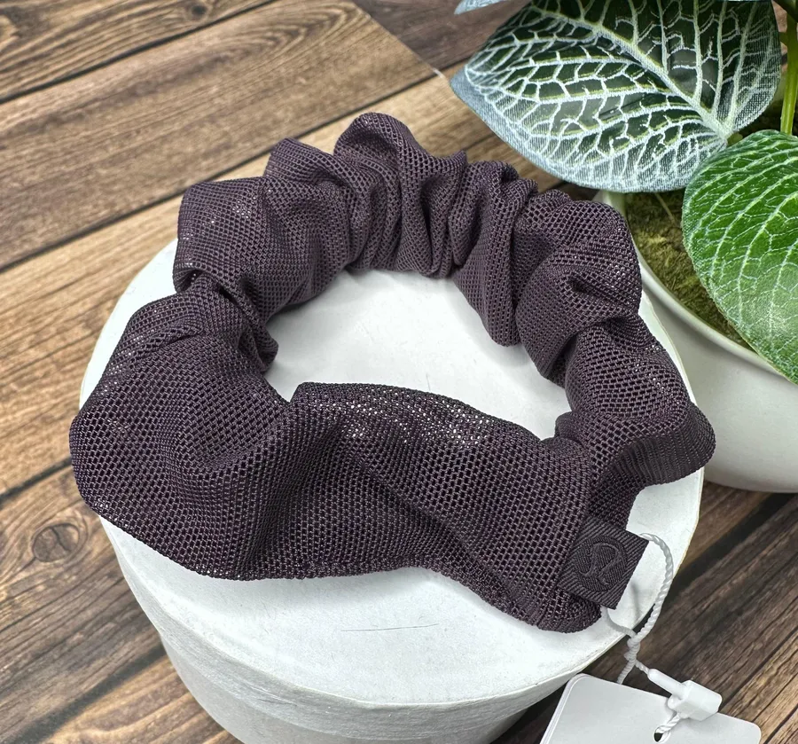 Uplifting Scrunchie NWT ONE SIZE (BLCT)