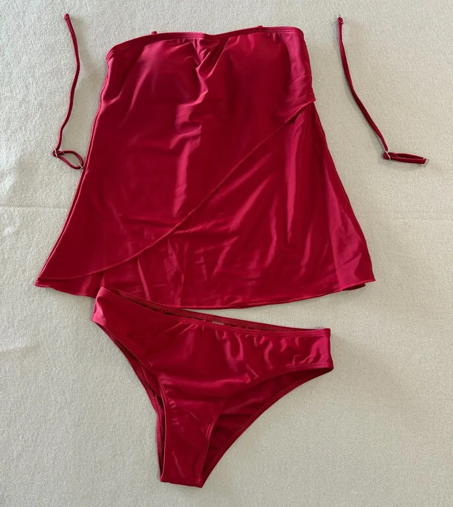 Women's NEW Two Piece Swimsuit Size Medium #260548 Red