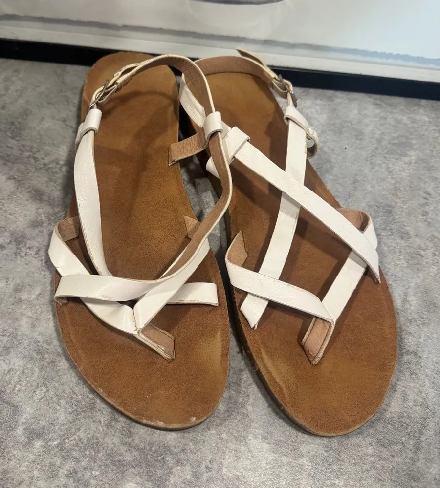 Women's white fashion sandals, size 9