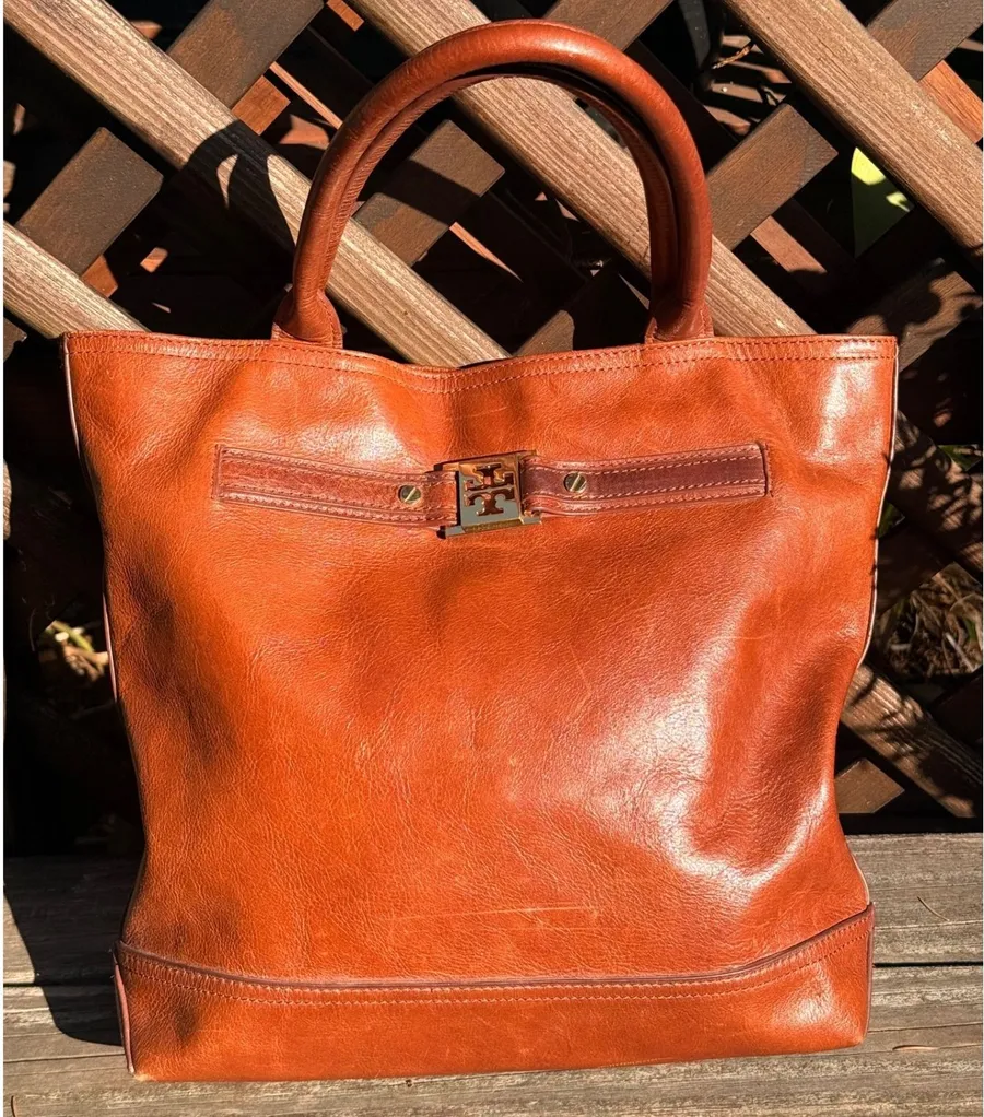 Tory Burch Amanda Classic Tote Tan Pebbled Leather Gold Logo Shoulder Bag