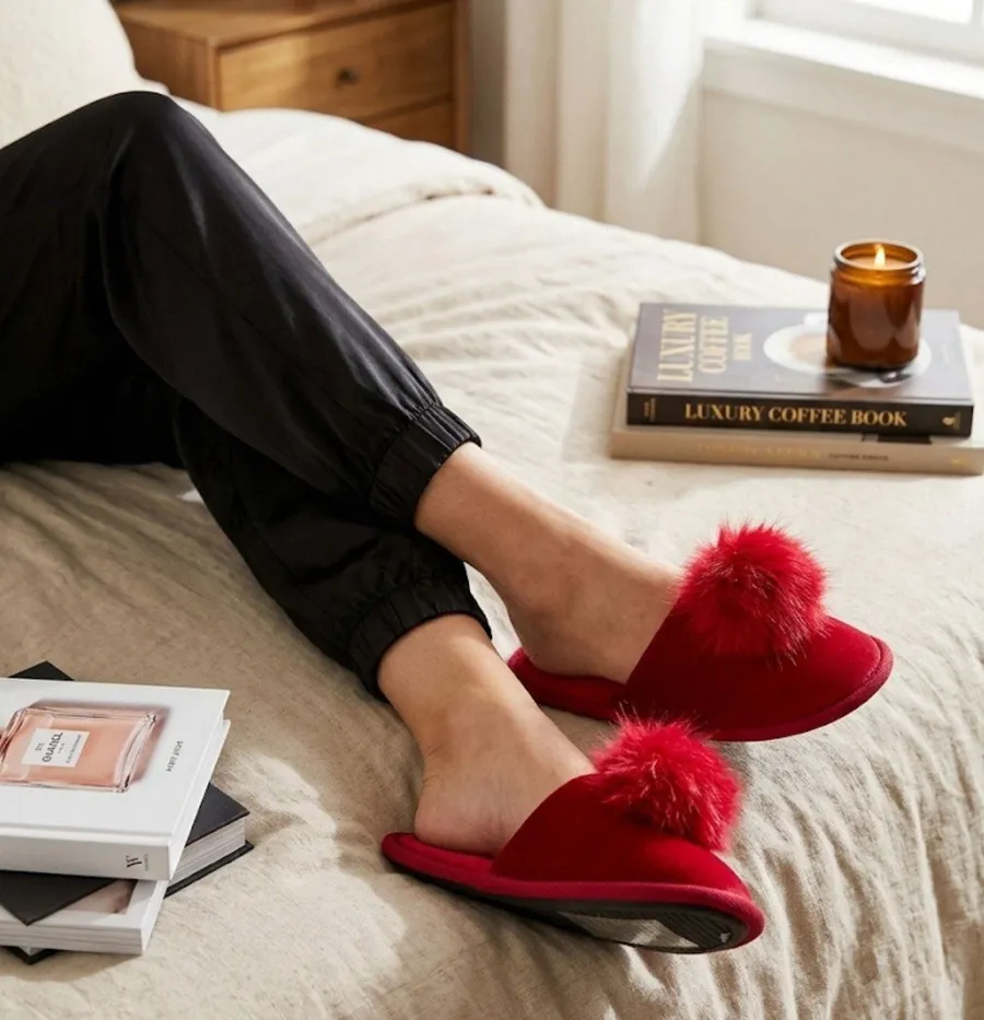 Victoria's Secret Faux Fur Red Velvet Pom Pom Slippers Size M 7-8 Brand New