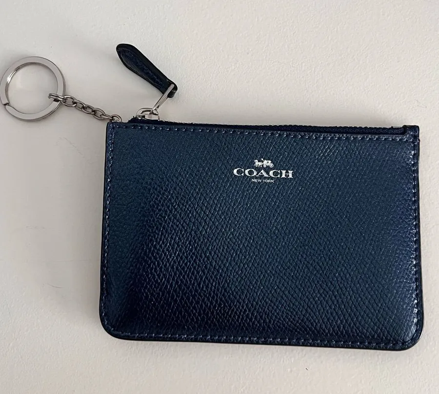 Coach Pebbled Leather zip card holder with Keyring in metallic Navy