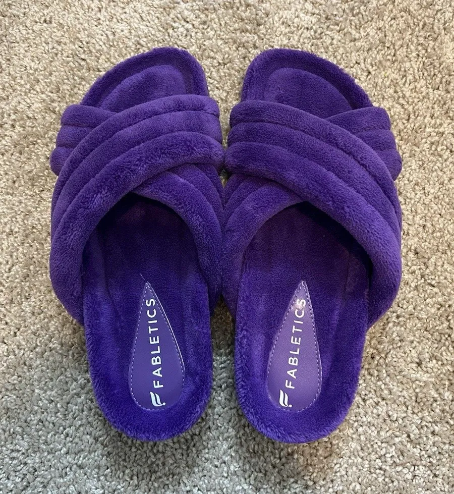 New Womens 9 Fabletics Snug Strap Slipper Faux Fur Deep Purple NIB House Shoes