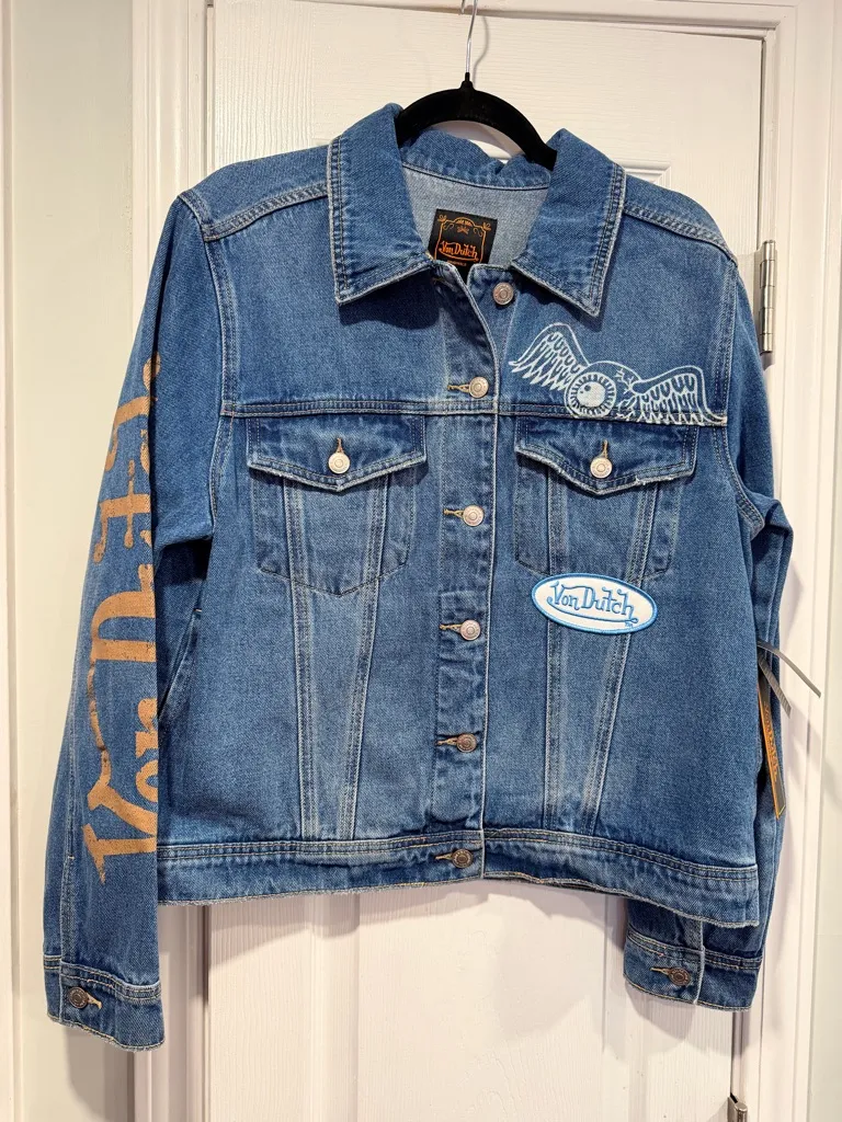 NWT Von Dutch Size L Trucker Y2K Logo Graphic Embroidered Patch Jean Jacket