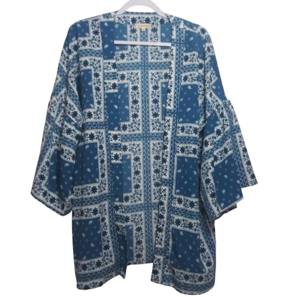 Blushing Heart Blue and White Patterned Patchwork Kimono Coverup Size L Size L