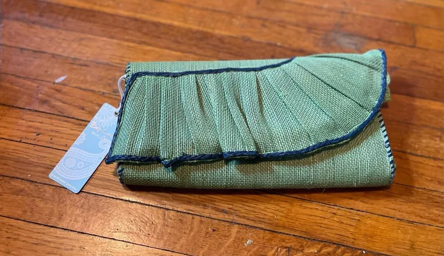 NWT Mud Pie Green Pleated Card Holder with Navy Trim