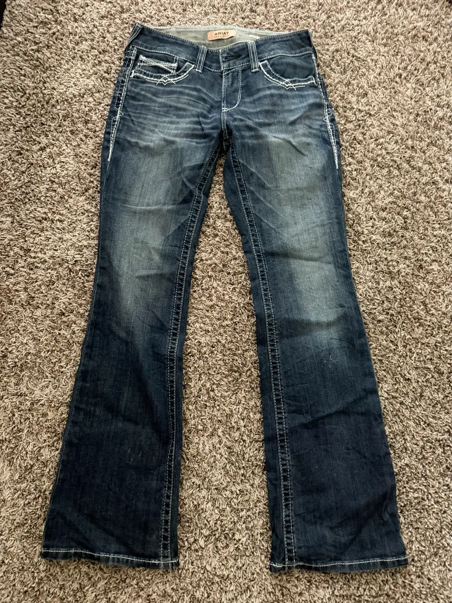 Women’s sz 29R Ariat Mid Rise Boot Cut Jean