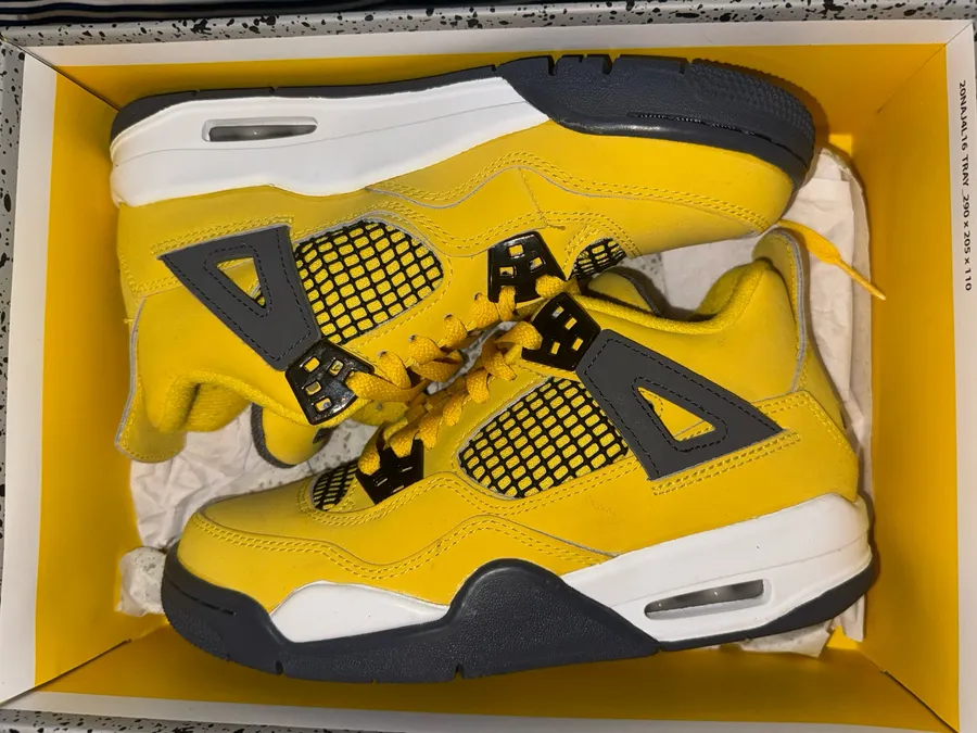 Air Jordan Retro r Yellow