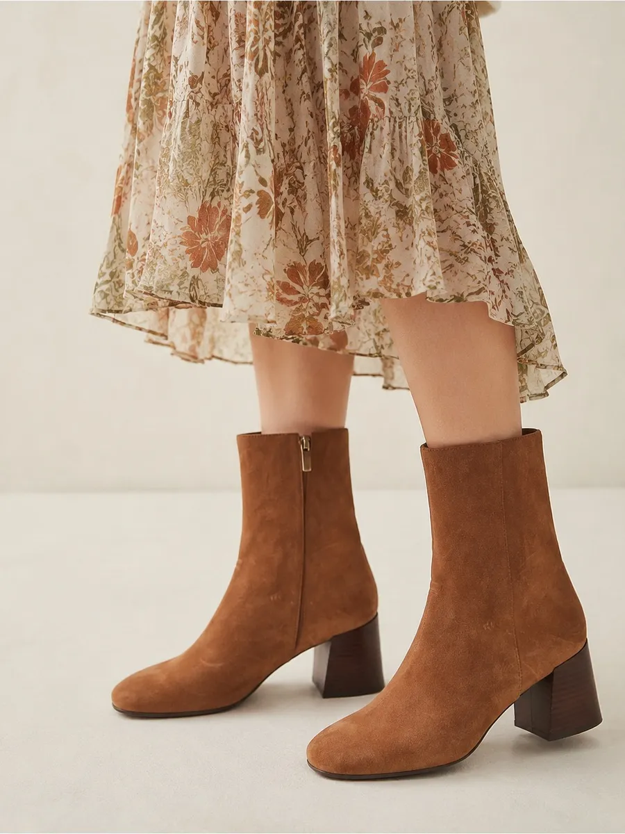 Ann Taylor Brown Suede Square Toe Sculptural Heel Boots Size 9