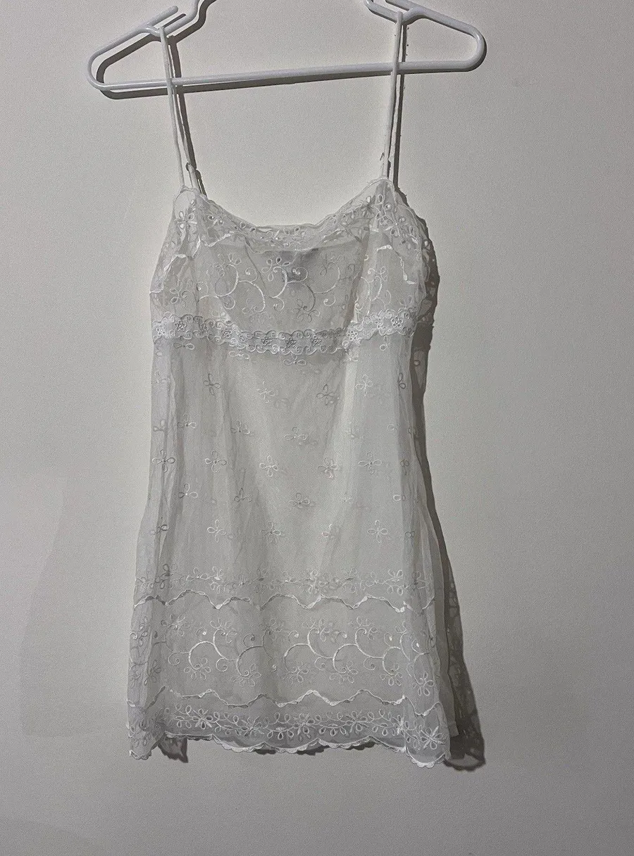 VTG Victoria’s Secret Y2K Babydoll Eyelet Lace Lingerie Slip Gown Chemise Size M