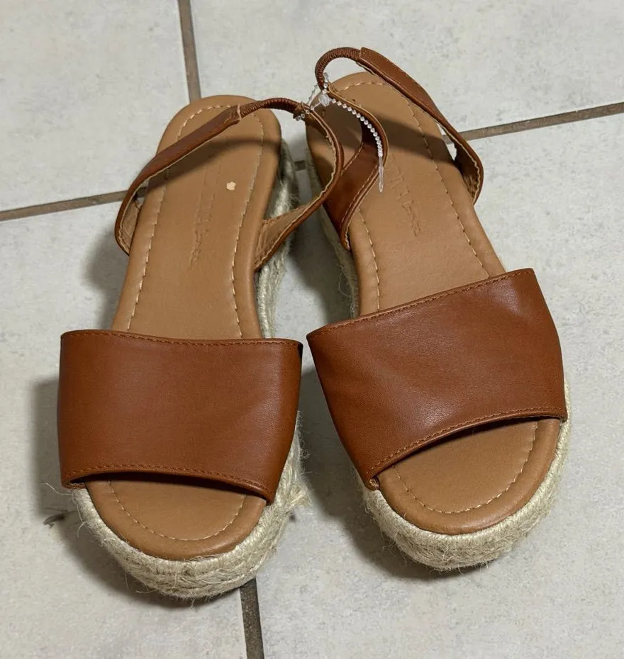 Wild Diva Brown Faux Leather Espadrille Sandals Platform Size 6