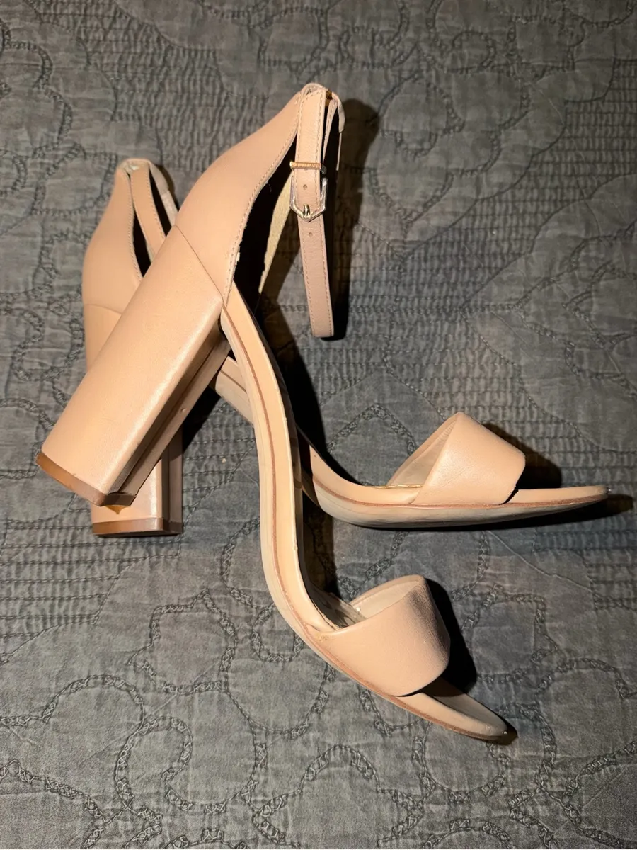 Sam Edelman Yaro Block Heel Sandal-Soft Beige Leather Size-9.5