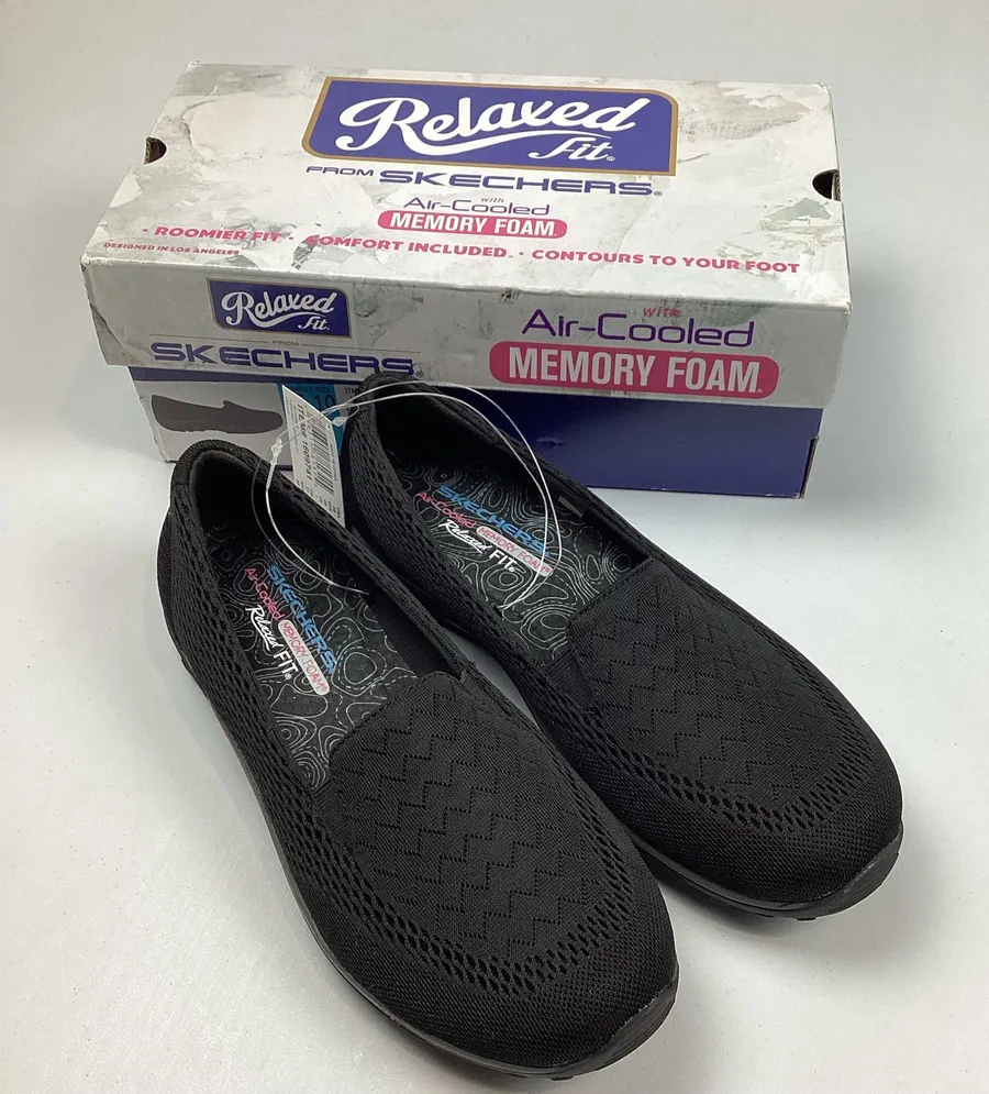 Skechers Black Relaxed Fit Air Cooled Memory Foam Woman’s Size 10 NEW!