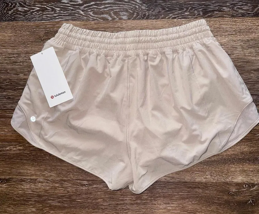 Lululemon Hotty Hot Shorts High Rise 2.5” Lined Mojave Tan Size 12 NWT