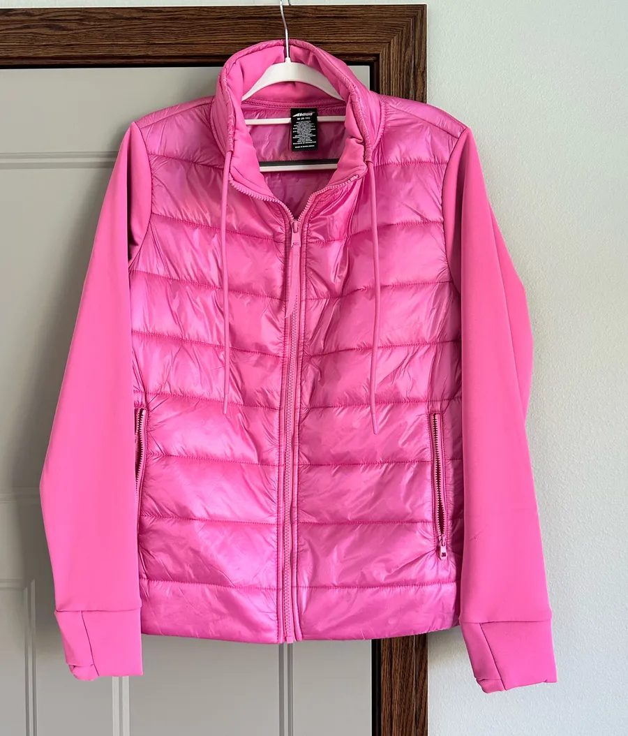 NWOT Women’s Avia Pink Quilted Puffer Jacket with Stretch Sleeves Size Medium