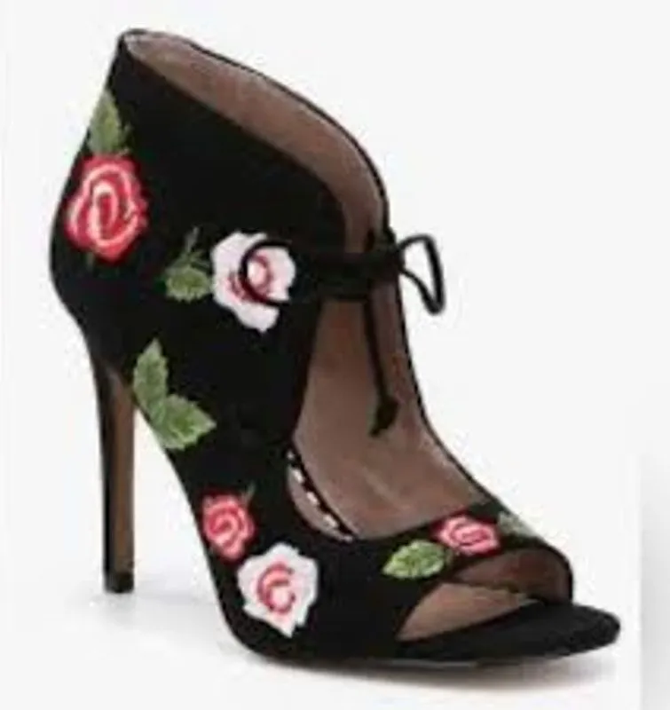 BETSEY JOHNSON Caroline Embroidered Heels Shoes COQUETTE ROMANTIC Size 5 Black