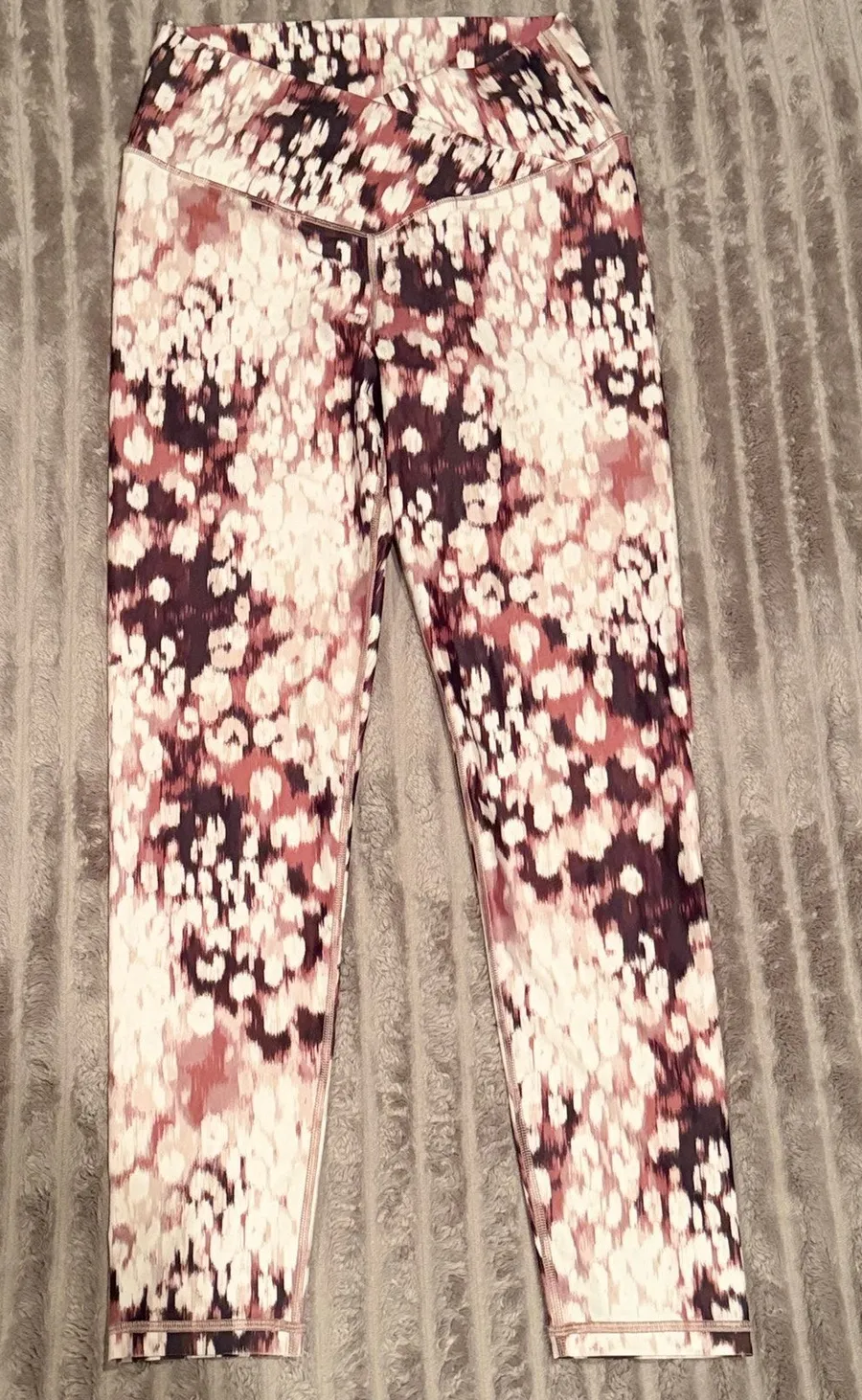 OFFLINE by Aerie Real Me Crossover 7/8 Leggings Size L High Rise Pink Abstract Purple Size L