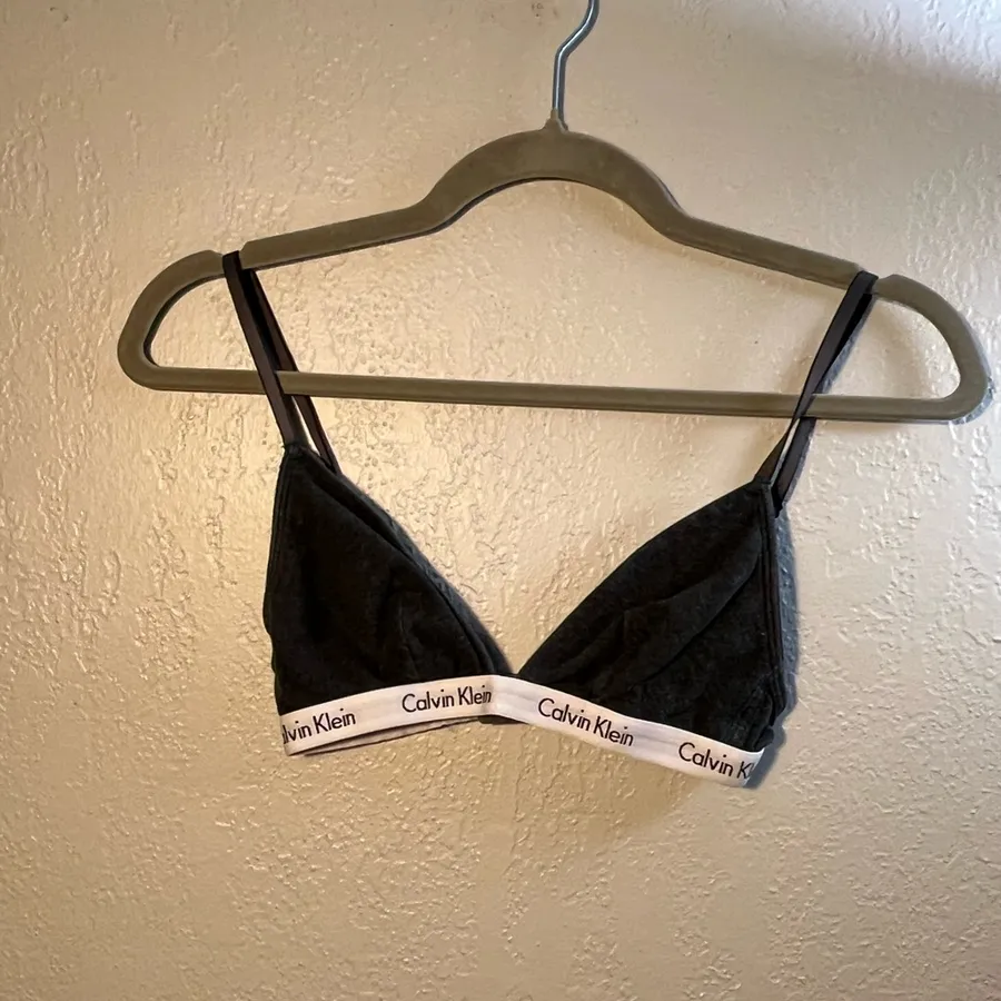 Calvin Klein Black Triangle Bra with Lace and Spaghetti Straps SZ S Wire Free