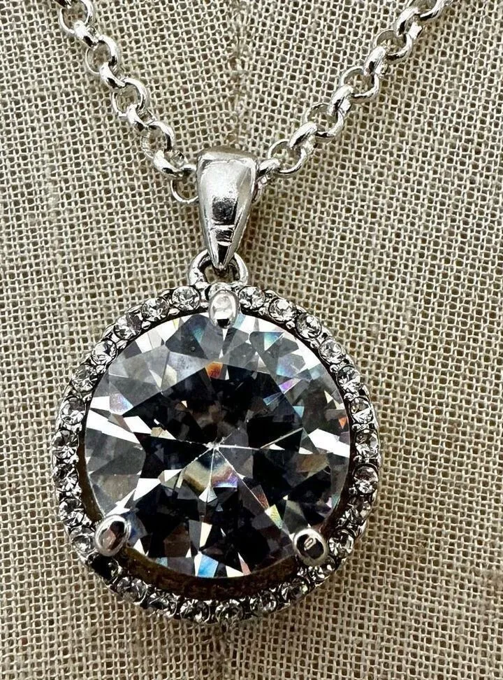 Silver tone circle rhinestone pendant necklace