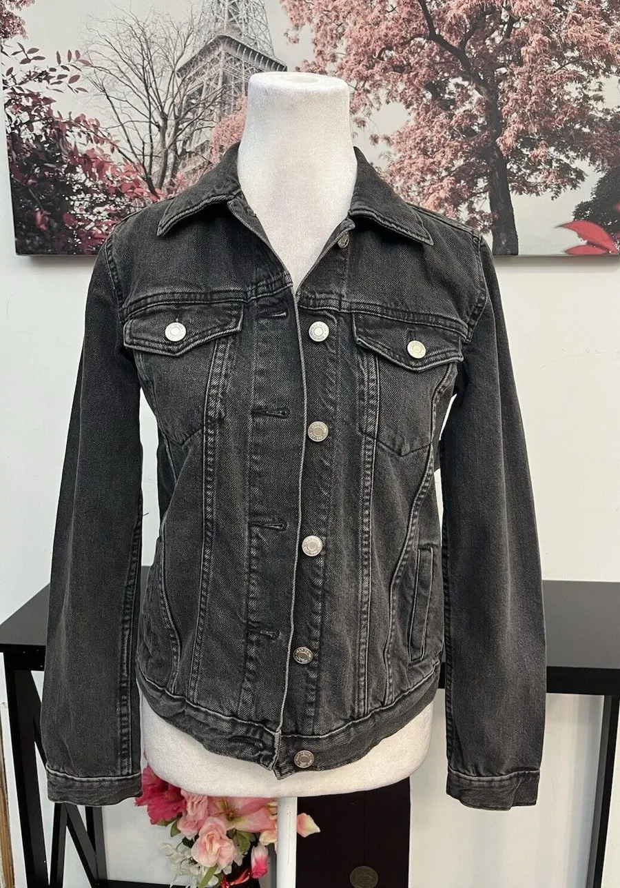 Gap Women’s Denim Jacket Medium Wash XS Long Sleeve Button Down With Pockets