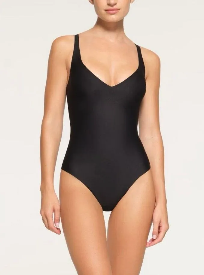NWT Skims Body Unlined Plunge Bodysuit black Size M ( Sold Out)