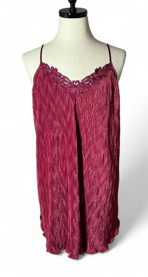 Vintage Dentelle Women's Large Burgundy Lace Trim Pleated Slip Dress Nightgown Red