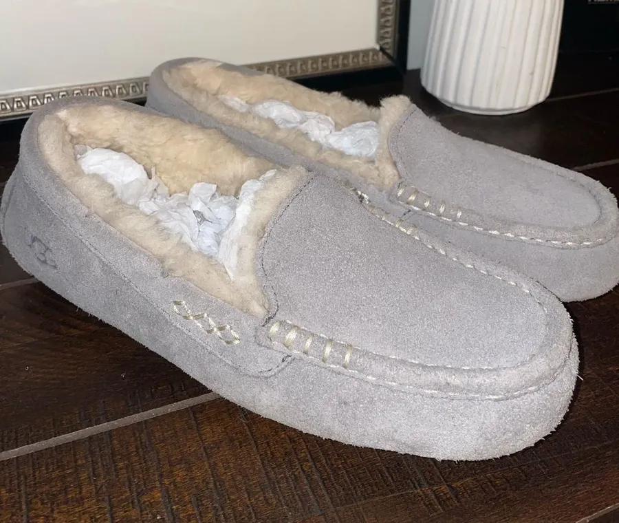 UGG Women's Ansley Gray Suede Shearling-Lined Moc Toe Slippers Size 9