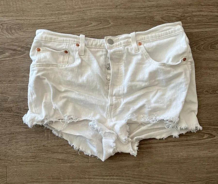 Levi’s 501 Womens W33 White High Rise Button Fly Raw Hem Cutoff Denim Shorts