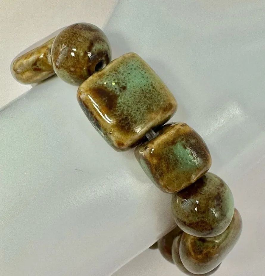 Green beaded stretchy bracelet
