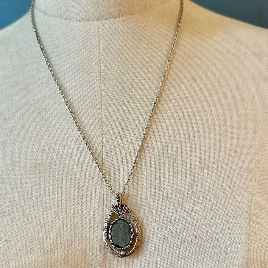 Green and silver tone vintage pendant necklace