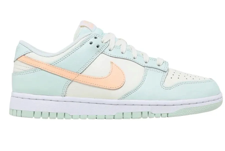 Nike Wmns Dunk Low 'Barely Green sneakers 8.5