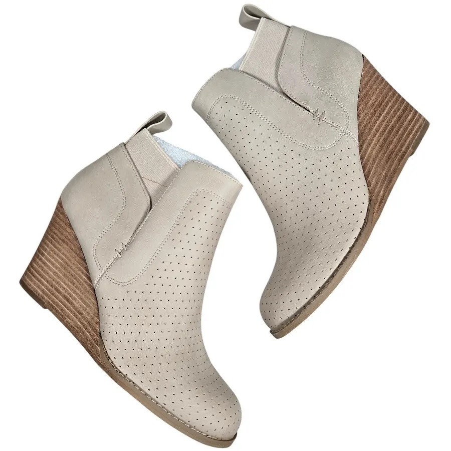 DV Dolce Vita Gerdy Taupe Perforated Wedge Ankle Booties 7.5 Vegan Leather Tan