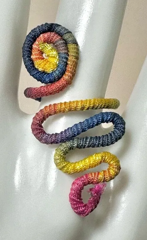 Colorful snake threaded ring