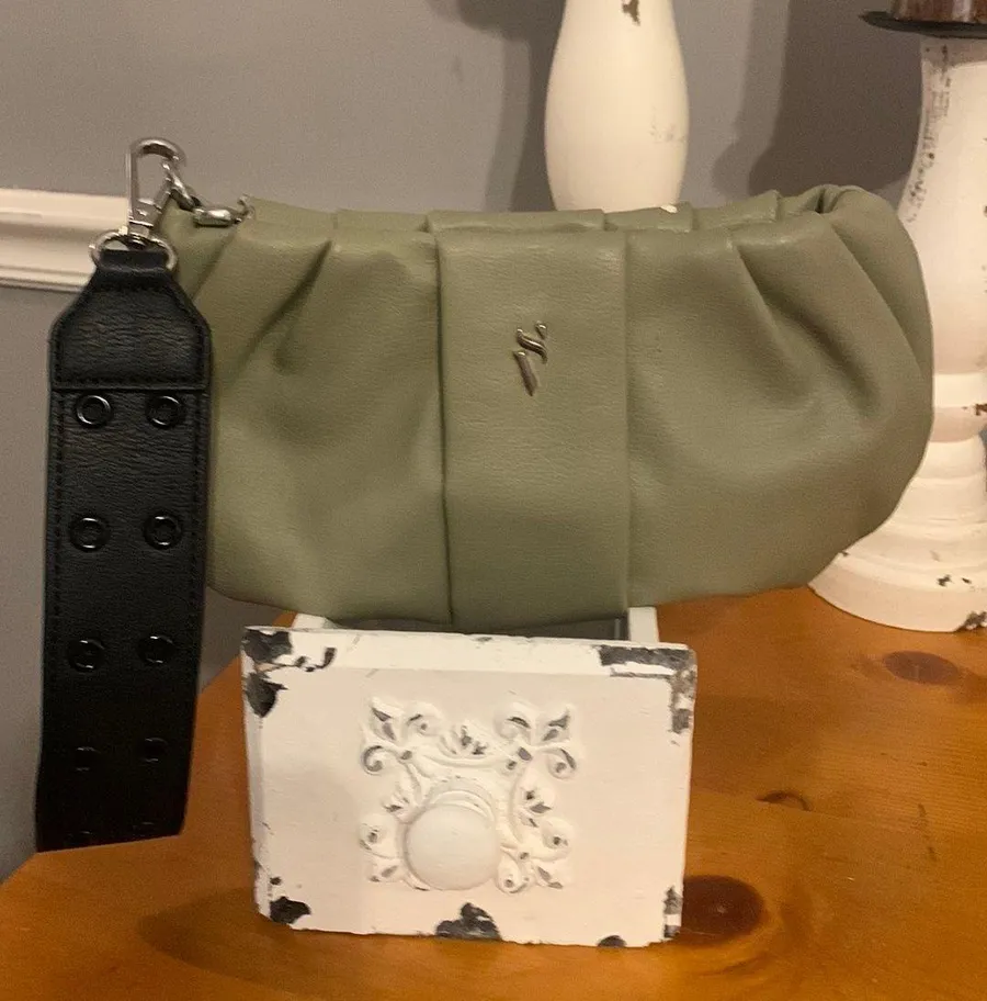 Vera Wang Wristlet