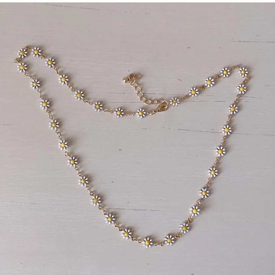 NWOT Enamel Daisy Bohemian Necklace - 19