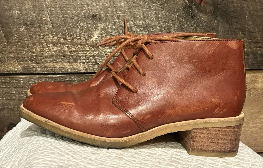 CLARKS Originals Phenia Carnaby Tan Leather Booties size 8 women's Victorian