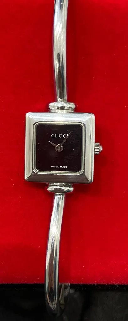 Ladies GUCCI bangle watch❤️SO CUTE❤️❤️❤️