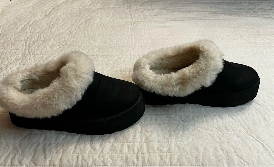 Steve Madden Unitie Faux Fur Platform Clog Slipper in black