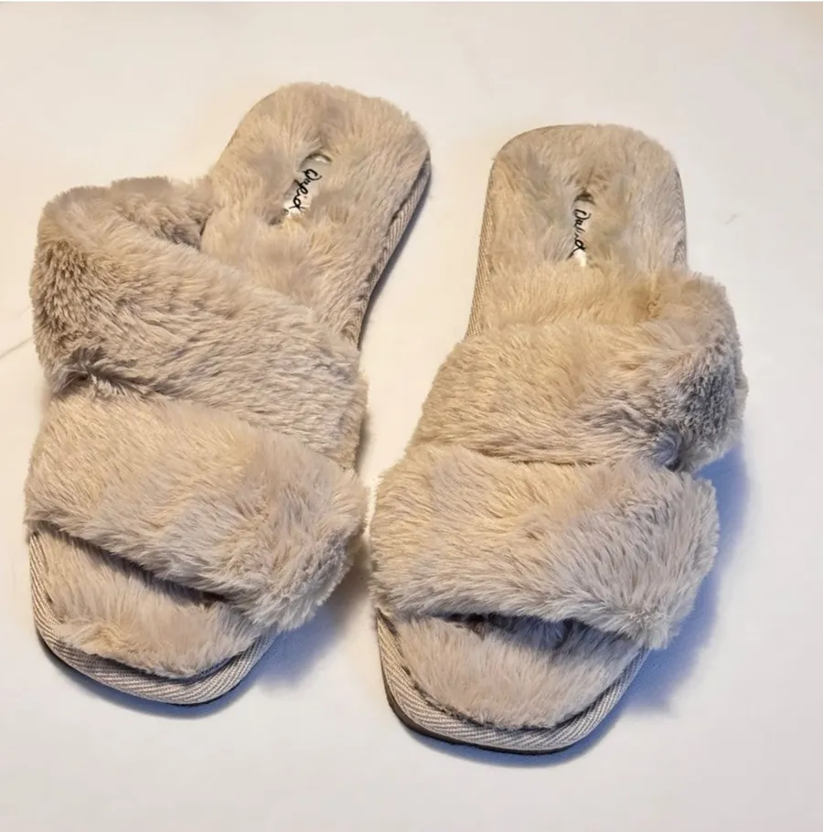 Qupid Women's Double Strap Faux Fur Black Slippers Sz 8