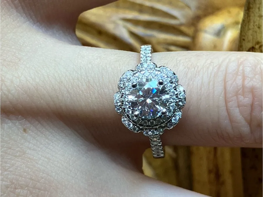 Genuine Moissanite Sterling Silver Ring Size 7 White