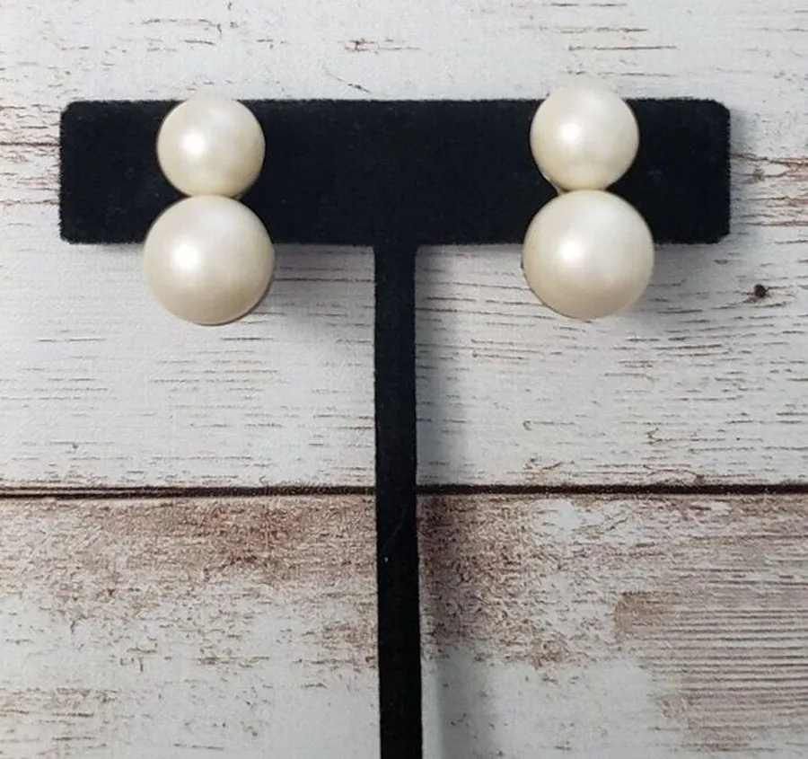 Vintage Clip On Earrings Two Faux Pearls / Faux Pearl Duo 7/8"