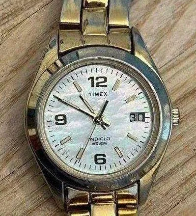 Timex Ladies Watch Indiglo Pearlescent Dial Gold Tone Bracelet Date Window