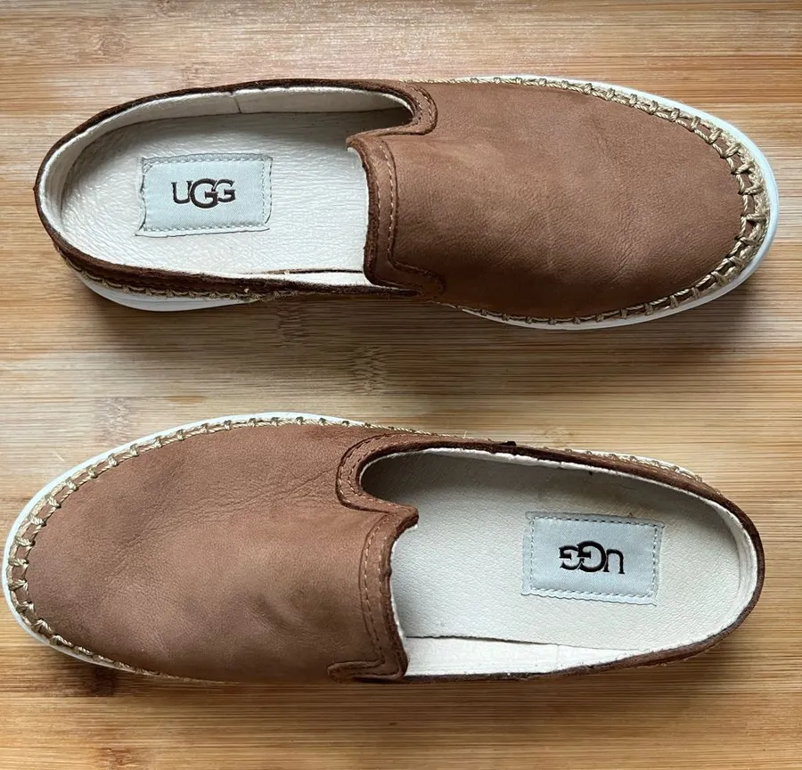 •UGG Caleel slip-on mule• Size 5.5