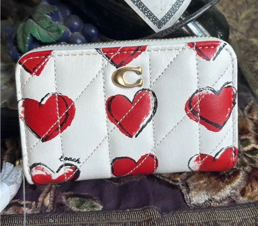 Authentic Coach 1941 Nappa leather Heart zip around 3 compartments wallet.