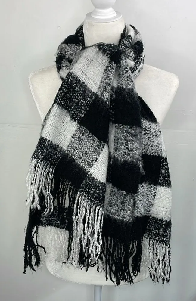 SCARF Chunky Plaid Black and White with fringe